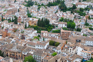 Luftbildaufnahme eines Viertels in Granada (Spanien)