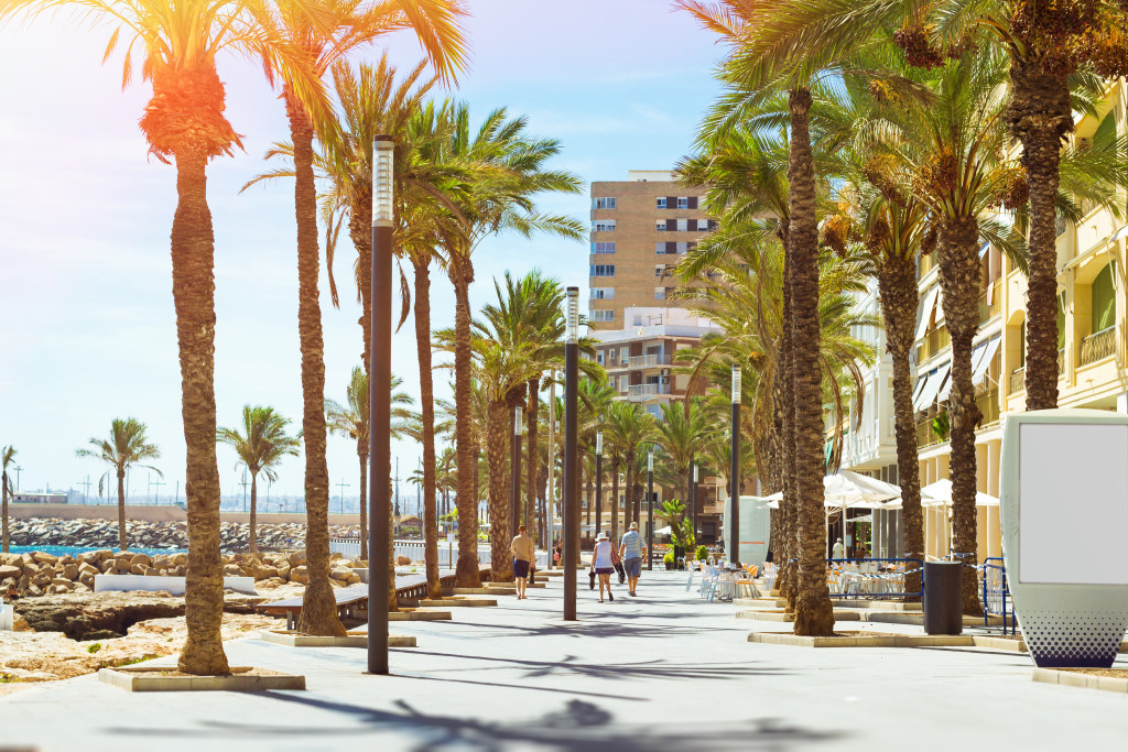 Strandpromenade bei Torrevieja (Alicante)